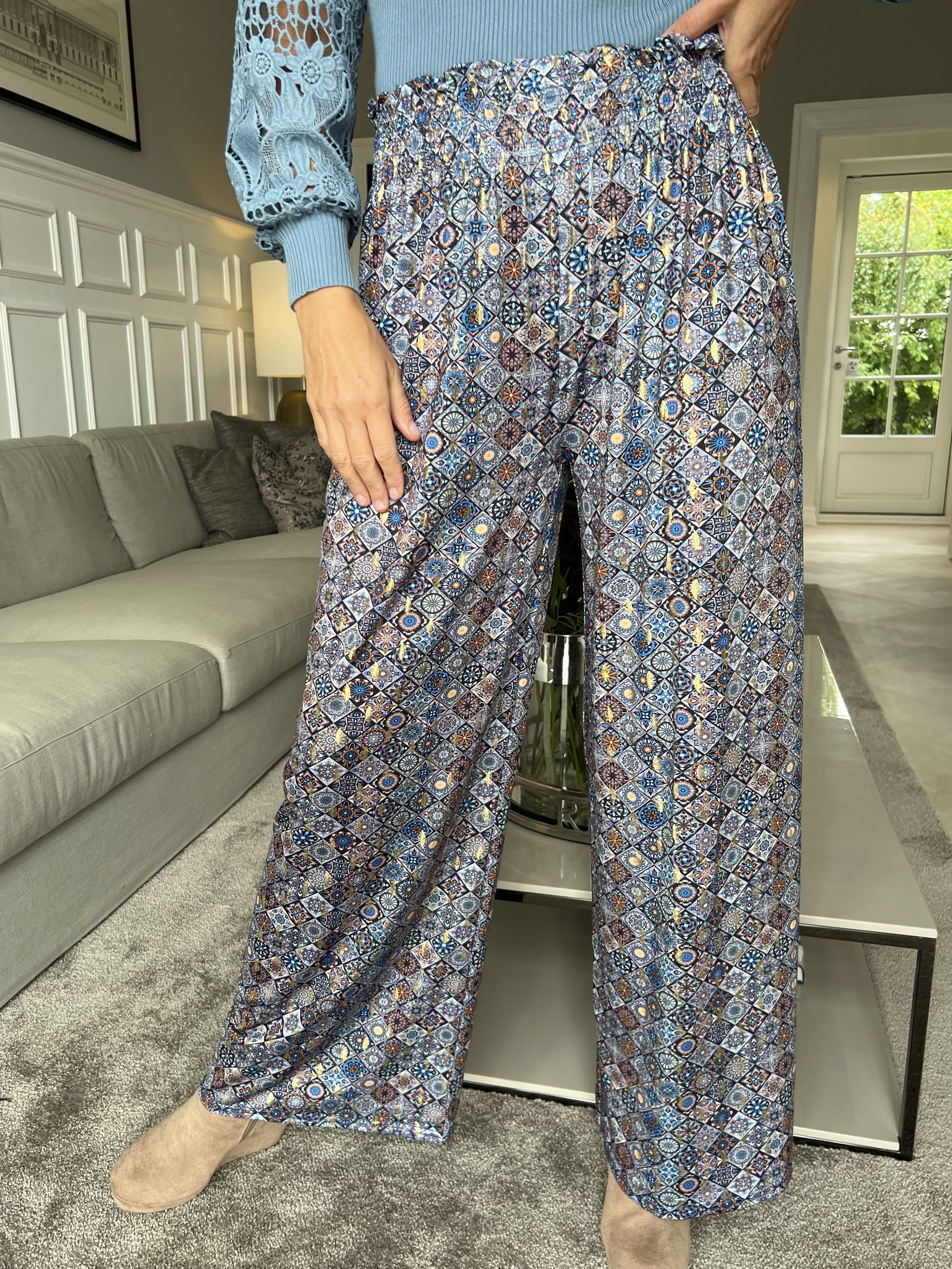 Pams Pants Mosaic - Lösa mönstrade byxor i elastiskt tyg